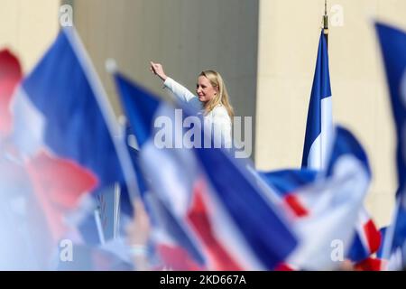 L'ex parlamentare francese Marion Marechal ha tenuto un discorso durante un rally di campagna dell'estrema destra francese Reconnete! Presidente del partito e candidato alla presidenza Eric Zemmour sulla piazza del Trocadero a Parigi il 27 marzo 2022. Gli elettori francesi si dirigano ai sondaggi nell'aprile 2022 per le elezioni presidenziali. (Foto di Michel Stoupak/NurPhoto) Foto Stock