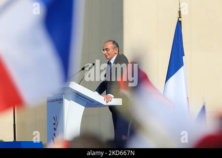 L'ex parlamentare francese Marion Marechal ha tenuto un discorso durante un rally di campagna dell'estrema destra francese Reconnete! Presidente del partito e candidato alla presidenza Eric Zemmour sulla piazza del Trocadero a Parigi il 27 marzo 2022. Gli elettori francesi si dirigano ai sondaggi nell'aprile 2022 per le elezioni presidenziali. (Foto di Michel Stoupak/NurPhoto) Foto Stock