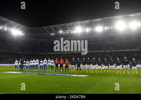 Grecia primi undici Odisseas Vlachodimos, Andreas Bouchalakis, Giorgos Giakoumakis, Dimitris Pelkas, Lazaros Rota, Pantelis Hatzidiakos, Dimitris Limnios, Petros Mantalos, Kostas Tsimikas, Konstantinos Mavropanos, Manolis Siopis, e la Romania prima undici Florin Nita, Andrei Ratiu, Vlad Chiriches, Alexandru Cicaldau, George Puscas, Alexandru Maxim, Adrian Rus, Razvan Marin, Ionut Mitrita, Camora, Mihai Bordeianu in azione durante la partita internazionale amichevole tra Romania e Grecia a Stadionul Steaua il 25 marzo 2022 a Bucarest, Romania. (Foto di Alex Nicodim/NurPhoto) Foto Stock