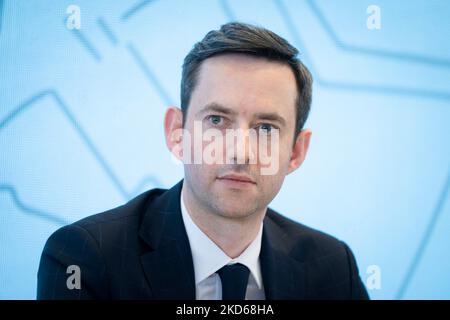 Marcin Ociepa, vice ministro polacco della Difesa nazionale durante la conferenza 'Homeland Defence Act - New Power of the Polish Army' all'Accademia di Studi di guerra di Varsavia, Polonia il 28 marzo 2022 (Foto di Mateusz Wlodarczyk/NurPhoto) Foto Stock