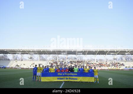 Romania U21 Claudiu Petrila, Alexandru Caimpanu, Andrei Marginean, Victor Dican, Ianis Stoica, Andreas Dumitrescu, Ricardo Farcas, Tudor Telcean, Jovan Markovic, Mihai Popa, Vladimir Screciu e Finlandia U21 Viljami Sinisalo, Taneli Hamalainen, Robin Tihi, Oliver Antman, Anssi Suhonen, Terry Alblade, Naatan Skytta, Adam Marhiev, Ville Koski, Matias Rale, Julius Tauriainen in azione durante la partita internazionale amichevole tra Romania U21 e Finlandia U21 allo Stadionul Arcul de Triumf il 25 marzo 2022 a Bucarest, Romania. (Foto di Alex Nicodim/NurPhoto) Foto Stock