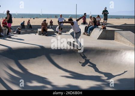 Los Angeles, USA Settembre 2022 Skater visto in azione alla pista di pattinaggio in California Foto Stock