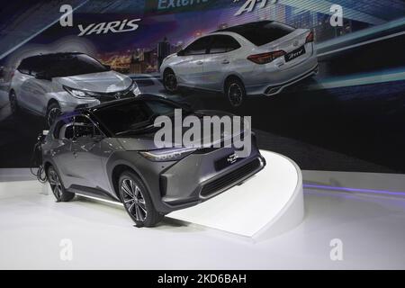 Toyota ha presentato il veicolo elettrico BZ4X che andrà in vendita entro il 2023. (Foto di Atiwat Siltamethanont/NurPhoto) Foto Stock