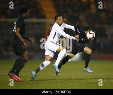 L-R Cameron Archer of England U20 e Soufiane Messeguem of Germany Under 20 durante Under 20 Internazionale tra Inghilterra Under 20 e Germania Under 20 al JobServe Community Stadium, Colchester il 29th marzo, 2022 (Photo by Action Foto Sport/NurPhoto) Foto Stock