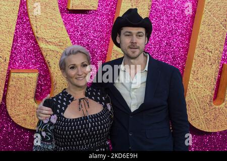 LONDRA, REGNO UNITO - 31 MARZO 2022: Il direttore Aaron Nee (R) partecipa alla proiezione speciale di 'The Lost City' a Cineworld in Leicester Square il 31 marzo 2022 a Londra, Inghilterra. (Foto di Wiktor Szymanowicz/NurPhoto) Foto Stock