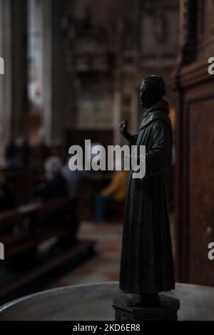 All'interno della Chiesa di Santa Maria gloriosa dei Frari, nel centro storico di Venezia, Italia, il 1 aprile 2022. (Foto di Andrea Savorani Neri/NurPhoto) Foto Stock