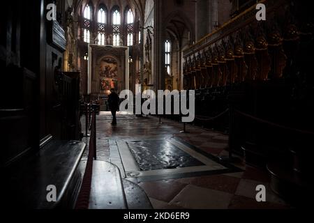 All'interno della Chiesa di Santa Maria gloriosa dei Frari, nel centro storico di Venezia, Italia, il 1 aprile 2022. (Foto di Andrea Savorani Neri/NurPhoto) Foto Stock