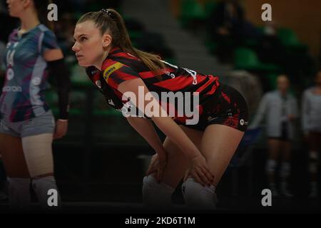 Adelina Ungureanu di UYBA Volley durante la Serie Volley A1 Women match tra Bosca S.Bernardo Cuneo e UYBA Volley il 2 2022 aprile presso la pala Ubi Banca di Cuneo (Foto di Alberto Gandolfo/NurPhoto) Foto Stock