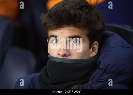 Riqui Puig di Barcellona seduta in panchina prima della partita la Liga Santander tra FC Barcelona e Sevilla FC a Camp Nou il 3 aprile 2022 a Barcellona, Spagna. (Foto di Jose Breton/Pics Action/NurPhoto) Foto Stock