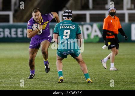 Ted Chapelhow di Newcastle Thunder in azione durante la partita di campionato TRA Newcastle Thunder e Widnes Vikings a Kingston Park, Newcastle, lunedì 4th aprile 2022. (Foto di Chris Lishman/MI News/NurPhoto) Foto Stock