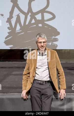 Il premiato giornalista americano Alec MacGillis presenta il 5 2022 aprile a Barcellona, Catalogna, Spagna, "Fulfillment: America in the Shadow of Amazon" (Foto di Albert Llop/NurPhoto) Foto Stock