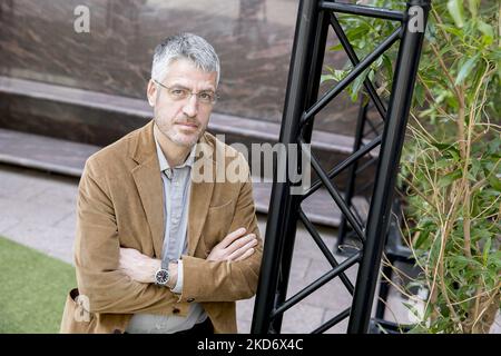 Il premiato giornalista americano Alec MacGillis presenta il 5 2022 aprile a Barcellona, Catalogna, Spagna, "Fulfillment: America in the Shadow of Amazon" (Foto di Albert Llop/NurPhoto) Foto Stock