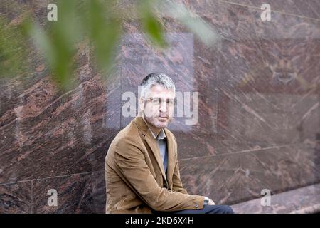 Il premiato giornalista americano Alec MacGillis presenta il 5 2022 aprile a Barcellona, Catalogna, Spagna, "Fulfillment: America in the Shadow of Amazon" (Foto di Albert Llop/NurPhoto) Foto Stock