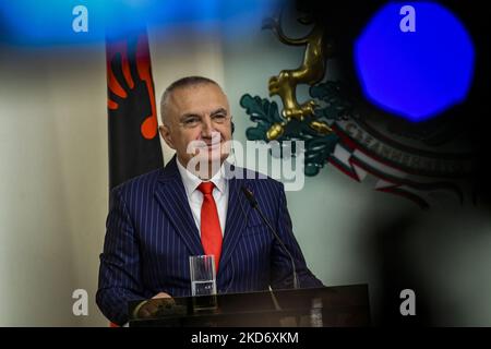 Il presidente albanese Ilir Meta durante la conferenza stampa congiunta con il presidente bulgaro Rumen Radev a Sofia (Bulgaria), 05 aprile 2022. Il presidente albanese Ilir Meta è arrivato per una visita ufficiale di due giorni in Bulgaria. (Foto di Georgi Paleykov/NurPhoto) Foto Stock