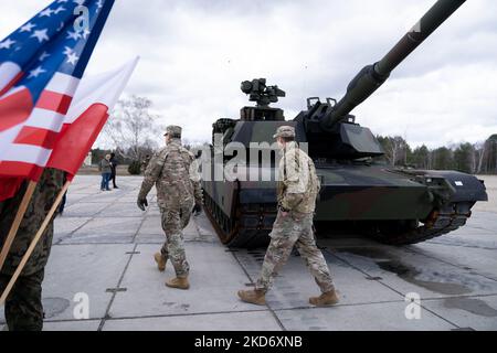 American Abrams Tanks presentato durante la cerimonia di firma del contratto per l'acquisto di 250 carri armati Abrams per l'Esercito Polacco nella Brigata Armorata di Varsavia 1st a Wesola vicino Varsavia, Polonia il 5 aprile 2022 (Foto di Mateusz Wlodarczyk/NurPhoto) Foto Stock