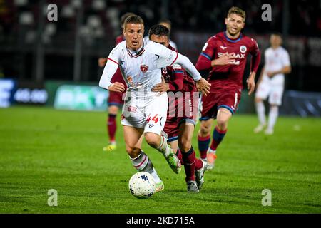 Francesco Lisi (Perugia) porta la palla durante la partita di calcio italiana Serie B COME Cittadella vs AC Perugia il 06 aprile 2022 allo stadio Pier Cesare Tombolato di Cittadella (PD) (Photo by Ettore Griffoni/LiveMedia/NurPhoto) Foto Stock