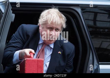 LONDRA, REGNO UNITO - 07 APRILE 2022: Il primo ministro britannico Boris Johnson arriva a Downing Street prima dell'incontro con il presidente della Polonia Andrzej Duda il 07 aprile 2022 a Londra, Inghilterra. (Foto di Wiktor Szymanowicz/NurPhoto) Foto Stock