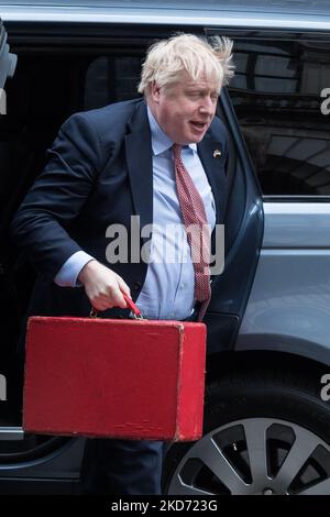 LONDRA, REGNO UNITO - 07 APRILE 2022: Il primo ministro britannico Boris Johnson arriva a Downing Street prima dell'incontro con il presidente della Polonia Andrzej Duda il 07 aprile 2022 a Londra, Inghilterra. (Foto di Wiktor Szymanowicz/NurPhoto) Foto Stock