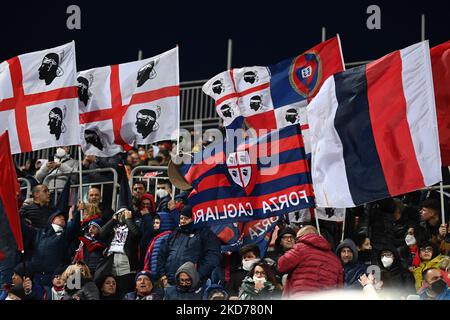 Cagliari sostenitori durante il calcio italiano Serie A match Cagliari Calcio vs Juventus FC il 09 aprile 2022 all'Arena Sardegna di Cagliari (Photo by Gianluca Ricci/LiveMedia/NurPhoto) Foto Stock