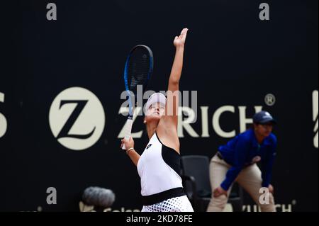 La russa Kamila Rajimova gioca durante la partita di semifinale contro la tedesca Tatjana Maria alla Copa Colsanitas del torneo WTA di Bogotà, Colombia, 9 aprile 2022. La tedesca Tatjana Maria giocherà contro il brasiliano Laura Pigossi in finale. (Foto di Sebastian Barros/NurPhoto) Foto Stock