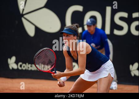 La tedesca Tatjana Maria gioca durante la partita di semifinale contro la russa Kamila Rajimova alla Copa Colsanitas del torneo WTA di Bogotà, Colombia, 9 aprile 2022. La tedesca Tatjana Maria giocherà contro il brasiliano Laura Pigossi in finale. (Foto di Sebastian Barros/NurPhoto) Foto Stock