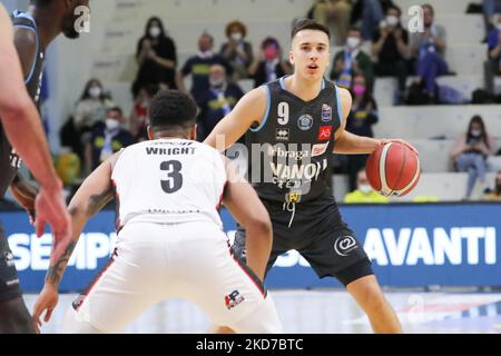 Matteo Spagnolo (Vanoli Cremona) durante il Campionato Italiano di Basket Serie Vanoli Basket Cremona vs Bertram Derthona Tortona il 10 aprile 2022 al PalaRadi di Cremona (Photo by Matteo Casoni/LiveMedia/NurPhoto) Foto Stock