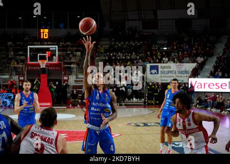 Attacco Russell durante il Campionato Italiano di Basket A Serie Openjobmetis Varese vs Nutribullet Treviso Basket il 10 aprile 2022 all'Enerxenia Arena di Varese (Photo by Alessandro Negrini/LiveMedia/NurPhoto) Foto Stock