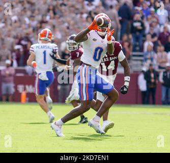 College Station, Texas, Stati Uniti. 5th Nov 2022. 5 novembre 2022- College Station, Texas, U.S.A- Florida Gators JAÃQUAVION FRAZIARS (0) durante la partita tra i Florida Gators e gli a&M Aggies del Texas a College Station, Texas a Kyle Field, si terrà un ricevimento nel primo tempo. (Credit Image: © Jerome Hicks/ZUMA Press Wire) Foto Stock