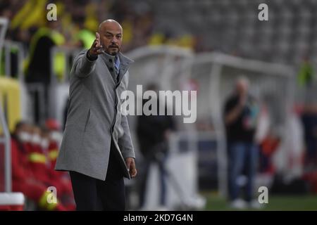 L'allenatore rumeno Cristian Dulca in azione durante la partita di qualificazione del gruppo G della Coppa del mondo femminile FIFA 2023 tra Romania e Svizzera allo Stadionul National de Rugby Arcul de Triumf il 08 aprile 2022 a Bucarest, Romania. (Foto di Alex Nicodim/NurPhoto) Foto Stock