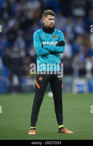 Jorginho di Chelsea durante il warm-up prima della finale di UEFA Champions League Quarter, seconda tappa, tra il Real Madrid e il Chelsea FC all'Estadio Santiago Bernabeu il 12 aprile 2022 a Madrid, Spagna. (Foto di Jose Breton/Pics Action/NurPhoto) Foto Stock