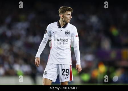 19 Rafael Borre di Eintracht Francoforte durante le finali di seconda tappa dell'Europa League tra il FC Barcelona e l'Eintracht Francoforte allo stadio Camp Nou il 14 aprile 2022 a Barcellona, Spagna. (Foto di Xavier Bonilla/NurPhoto) Foto Stock