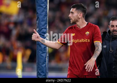 Lorenzo Pellegrini di AS Roma gesti durante la partita di quarti di finale della UEFA Conference League 2 tra AS Roma e Bodo/Glimt allo Stadio Olimpico, Roma, Italia, il 14 aprile 2022. (Foto di Giuseppe Maffia/NurPhoto) Foto Stock