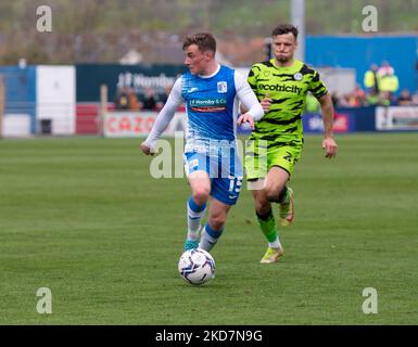 BARROW A FURNESS, REGNO UNITO. APR 15th Barrow's Robbie Gotts durante la partita della Sky Bet League 2 tra Barrow e Forest Green Rovers a Holker Street, Barrow-in-Furness venerdì 15th aprile 2022. (Foto di Ian Allington/MI News/NurPhoto) Foto Stock