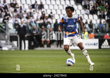 Il difensore della Juventus Juan Cuadrado (11) in azione durante la Serie A partita di calcio n.33 JUVENTUS - BOLOGNA il 16 aprile 2022 allo Stadio Allianz di Torino, Piemonte, Italia. (Foto di Matteo Bottanelli/NurPhoto) Foto Stock