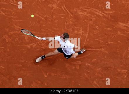 Roberto Carballes Baena durante la partita contro Lloyd Harris, corrispondente al Barcelona Open Banc Sabadell torneo di tennis, 69th Conde de Godo Trophy, a Barcellona, il 19th aprile 2022. (Foto di Joan Valls/Urbanandsport /NurPhoto) Foto Stock