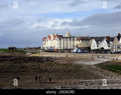 Spiaggia di Porthcawl e Seabank Hotel, Esplanade di Porthcawl. Ottobre 2022. Autunno. Foto Stock