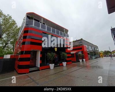 Scuola Ferrari motorhome hospitality durante il Campionato di Formula 1 Formula 1 Rolex Emilia Romagna Grand Prix 2022, 4rd° round del Campionato del mondo FIA Formula uno 2022 Free Practises il 22 aprile 2022 sul circuito Enzo e Dino Ferrari di Imola (Foto di Alessio De Marco/LiveMedia/NurPhoto) Foto Stock