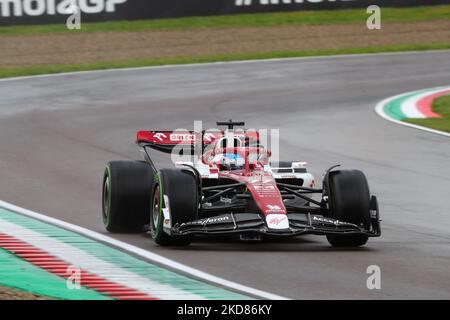 Rolex Gran Premio del Made in Italy e dell'Emilia-Romagna: Valtteri Bottas (fin) Alfa Romeo C42 &#XA; Durante il Campionato di Formula 1 Formula 1 Rolex Emilia Romagna Grand Prix 2022, 4rd° round del Campionato Mondiale FIA di Formula uno 2022 Free Practises il 22 aprile 2022 sul circuito Enzo e Dino Ferrari di Imola (Foto di Alessio De Marco/LiveMedia/NurPhoto) Foto Stock