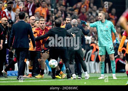 ISTANBUL - il portiere di Besiktas JK Mert Gunok durante la partita turca Super Lig tra Galatasaray AS e Besiktas AS allo stadio Ali Sami Yen Spor Kompleksi il 5 novembre 2022 a Istanbul, Turchia. ANP | altezza olandese | GERRIT DA COLONIA Foto Stock