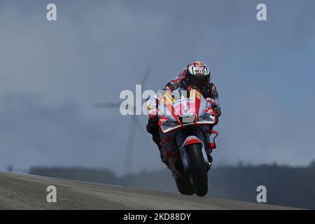 Enea Bastianini (23°) d'Italia e Gresini Racing MotoGP in occasione delle qualifiche del Grande Premio Tissot de Portugal all'Autodromo do Algarve il 23 aprile 2022 a Lagoa, Algarve, Portogallo. (Foto di Jose Breton/Pics Action/NurPhoto) Foto Stock