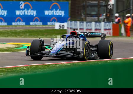 Alexander Albon (IND) Williams FW44 durante il Campionato di Formula 1 Formula 1 Rolex Emilia Romagna Grand Prix 2022, 4rd° round del Campionato del mondo FIA Formula uno 2022 Free Practises e Sprint Race il 23 aprile 2022 sul circuito Enzo e Dino Ferrari di Imola (Foto di Alessio De Marco/LiveMedia/NurPhoto) Foto Stock
