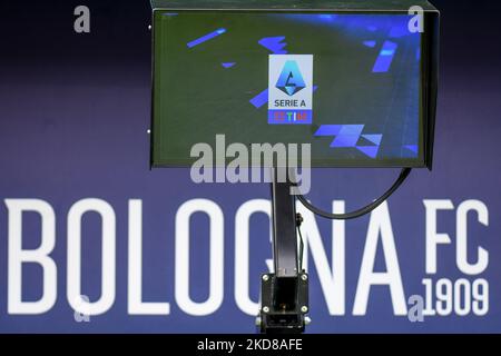 Il Bologna FC VAR Monitor durante la serie di calcio italiana A match Bologna FC vs Udinese Calcio il 24 aprile 2022 allo stadio Renato Dall'Ara di Bologna (Photo by Ettore Griffoni/LiveMedia/NurPhoto) Foto Stock