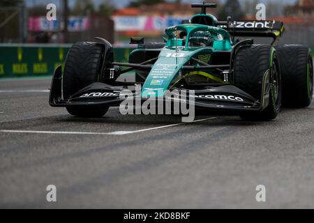 Sebastian Vettel (GER) Aston Martin AMR22 durante il Campionato di Formula 1 Formula 1 Rolex Emilia Romagna Grand Prix 2022, 4rd° round del Campionato del mondo FIA Formula uno 2022 il 24 aprile 2022 sul circuito Enzo e Dino Ferrari di Imola (Foto di Alessio De Marco/LiveMedia/NurPhoto) Foto Stock