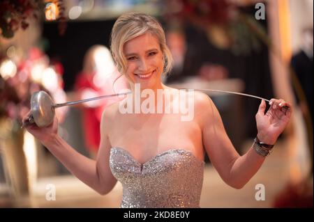 05 novembre 2022, Hessen, Francoforte sul meno: Britta Heidemann, fencer, si è levata in piedi durante il 40th° German Sports Press Ball sotto il motto '40 Balls per Francoforte. Unico in Germania' all'Alte Oper. Per la 40th volta, l'Associazione Stampa sportiva di Francoforte e l'Associazione dei giornalisti sportivi tedeschi invitano un gran numero di campioni olimpici, mondiali ed europei, nonché personalità della politica, dell'economia, della cultura e dei media fino alla palla. Foto: Sebastian Gollnow/dpa Foto Stock