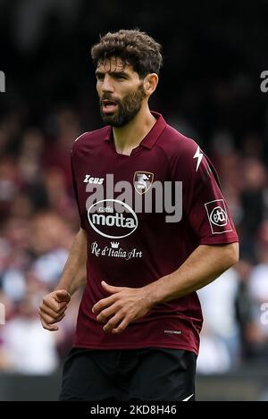 Federico Fazio di US Salernitana 1919 guarda durante la Serie Un match tra US Salernitana 1919 e ACF Fiorentina allo Stadio Arechi di Salerno, Italia, il 24 aprile 2022. (Foto di Giuseppe Maffia/NurPhoto) Foto Stock