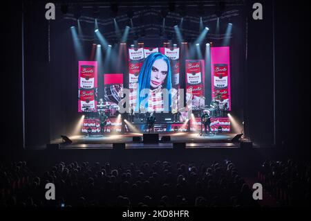 Loredana Berte in diretta al Teatro Creberg durante il concerto musicale della cantante italiana Loredana Berte in Manifesto Tour 2022 il 26 aprile 2022 al Teatro Creberg di Bergamo (Photo by Silvia Colombo/LiveMedia/NurPhoto) Foto Stock