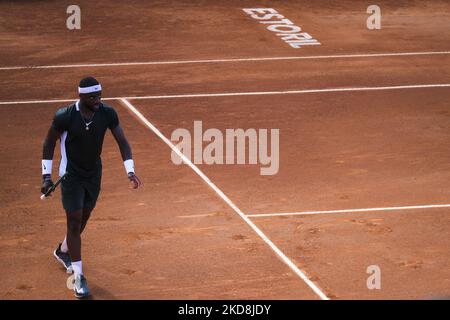 Nuno Borges dal Portogallo compete contro Frances Tiafoe dagli Stati Uniti durante il torneo di tennis Millennium Estoril Open ATP 250 all'Estoril Tennis Club di Estoril, Portogallo, il 27 aprile 2022. (Foto di Nuno Cruz/NurPhoto) Foto Stock