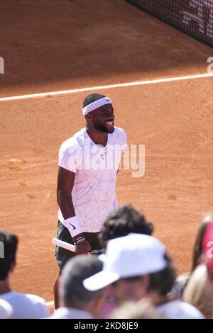 Nuno Borges dal Portogallo compete contro Frances Tiafoe dagli Stati Uniti durante il torneo di tennis Millennium Estoril Open ATP 250 all'Estoril Tennis Club di Estoril, Portogallo, il 27 aprile 2022. (Foto di Nuno Cruz/NurPhoto) Foto Stock