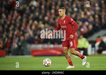 Thiago Alcantara di Liverpool durante la semifinale della UEFA Champions League una partita tra Liverpool e Villarreal ad Anfield il 27 aprile 2022 a Liverpool, Regno Unito. (Foto di Jose Breton/Pics Action/NurPhoto) Foto Stock