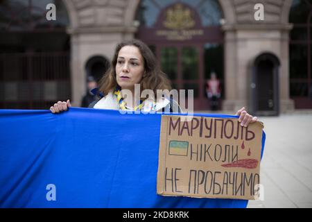 Marzo a sostegno dell'Ucraina a Sofia (Bulgaria) il 28 aprile 2022. Le principali richieste della popolazione sono che la Bulgaria invii aiuti militari in Ucraina. (Foto di Hristo Vladev/NurPhoto) Foto Stock